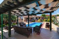 Villa Tea Estate with Private Pool and Garden - Ferienwohnung Posedarje