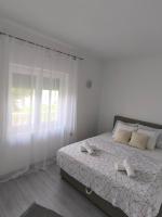 Apartment mit 2 Schlafzimmern und Terrasse