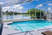 B&B Kissimmee - 3 Bed 2.5 Bath Villa with Lakeside Pool - Bed and Breakfast Kissimmee