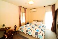 Standard Queen Room with Shared Bathroom