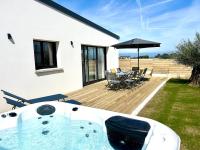 Villa Molène vue mer et jacuzzi - plage à 500 m - B&B Tréveneuc