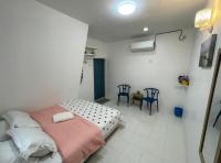 Zimmer mit Queensize-Bett und Gartenblick