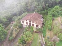 Refúgio Tranquilo na Natureza com Casa de Festas: Perfeito para Família e Amigos - Bed and Breakfast