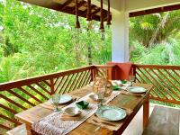 Apartamento Amplo com Varanda Aconchegante - 10 Min a Pé da Vila de Praia do Forte - Chambres d’hôtes Praia do Forte