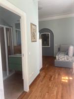 Classic One-Bedroom Apartment with King Bed