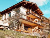 One-Bedroom Apartment with Balcony and Mountain View