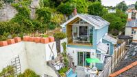 The Boathouse - Panoramic Sea View Retreat, near Town, Marina & Beach, with Parking - Bed and Breakfast