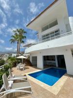 Luxury Villa Taoro private heated pool Free Car Except Christmas - Chambres d’hôtes Adeje
