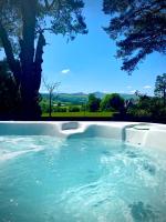 Mountain View Cottage, Hot Tub , Stunning Views - Chambres d’hôtes Llanhamlach