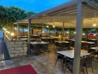 LIGHTPLACE • Größere Gruppen • 4 Einzelzimmer • Boxspring • Smart TV • Biergarten • Restaurant - Chambres d’hôtes