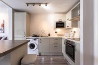 B&B Crawley - Modern 2 Bed Apartment Near Gatwick - Bed and Breakfast Crawley