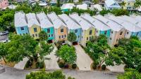 Vacay Vibes at Mariners Club- Luxury Home in Oceanfront Resort with Pools, Pickleball & Marina - B&B Key Largo