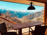 Apartment with Mountain View