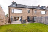 Mount Vale 4 bedroom Luxury Home & Free Parking - B&B