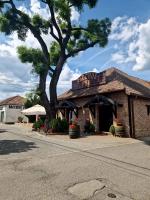 Bacchus Pub és Panzió - Ferienwohnung Dunaharaszti
