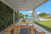 Renee Beach Front Executive Luxury Villa - B&B Soroní