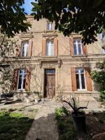 Lovely Townhouse near St Rémy - Chambres d'hôtes Châteaurenard