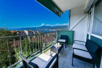 Alpaca Penthouse Apartment with a Stunning Sea View - B&B Fiume