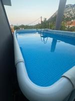 Chrysanthi Luxury Villa In Salakos, with Pool & Jacuzzi, Near Beach - B&B