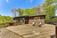 Gray Vacation Rental with Deck and Pond Access! - Ferienwohnung
