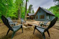 Secluded Wilmington Cabin: Fire Pit & Grill - B&B Wilmington