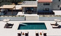 Elia Villa - Brand-New Villa with Pool, Ideal for Large Groups Featuring Stunning Minimalist Design and Surrounded by Nature - B&B
