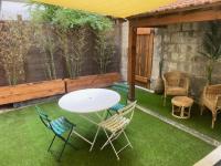 Studio avec grande cour et bassin - Chambres d’hôtes Avignon