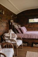 The Piggery - luxe hut retreat - Bed and Breakfast