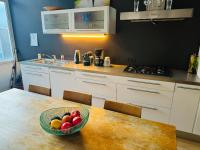 Grand appartement d'artiste cosy et proche de tout - Chambres d'hôtes Bruxelles