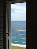 6-pax Apartment ON THE BEACH - TOP Floor, Great sea view, Parking ensured - Chambres d'hôtes Mimice