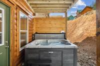 The 3 Bears is a newly built 3 Bedroom Cabin only 3 minutes from the Parkway! - Ferienwohnung Pigeon Forge