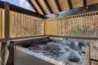 Embrace the Wild at the "Rustic Bear" Your Cozy Cabin Escape! - Chambres d’hôtes Gatlinburg