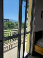 Apartment with Mountain View