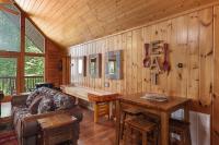 Edens Ridge is a charming two bedroom log cabin nestled in Sky Harbor minutes from town - Bed and Breakfast Sevierville