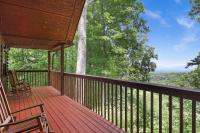 Edens Ridge is a charming two bedroom log cabin nestled in Sky Harbor minutes from town - Bed and Breakfast Sevierville