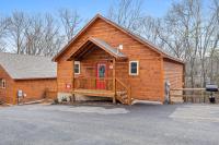 LOCATION 2 Bed 2 Bath Win A Bear cabin located less than a mile from the Pigeon Forge strip - B&B