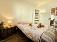 Le Cosy - centre ville - clim - B&B Nîmes