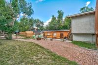 Red Rock Loft! Trails Apartment w BBQ & Fire Pit - B&B Colorado Springs