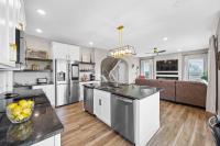 Home for 21 Near Ark - Ensuite Bathrooms - with Pool! - Bed and Breakfast Williamstown