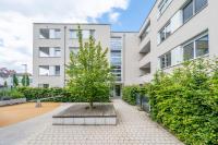 EXQUIS 2BR Design Apartment LOUIS I Parking I Balcony I Mercedes-Benz I Family-friendly - Bed and Breakfast