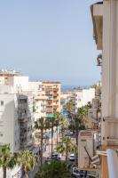 Stylish 2BD Apt in the Centre 10 minutes away from the Beach - Chambres d'hôtes Torremolinos