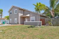Spacious 3BR Villa in Miami with Fenced Backyard - B&B