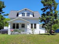 Oscoda Hilltop Haven - Great Location Near Beach! - Bed and Breakfast