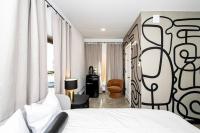 Steps to Bathhouses, Restaurants, Heart of Downtown, Room # 301 - Chambres d’hôtes