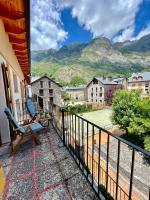Apartamento en el centro de Benasque con piscina - B&B Benasque