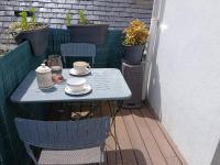 Holiday flat with balcony terrace near the beach - B&B