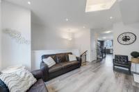 Modern 4 BR 3 and half WR 2 km to HW 403 and Downtown - B&B Paris