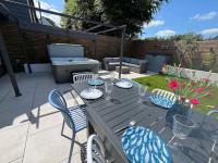 Coastal 5-Bedroom House in Devon with a Hot Tub - Chambres d’hôtes Budleigh Salterton