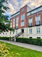 This weekend! Two double rooms with parking in quiet well-kept flat - B&B