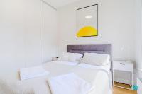 Deluxe One-Bedroom Apartment